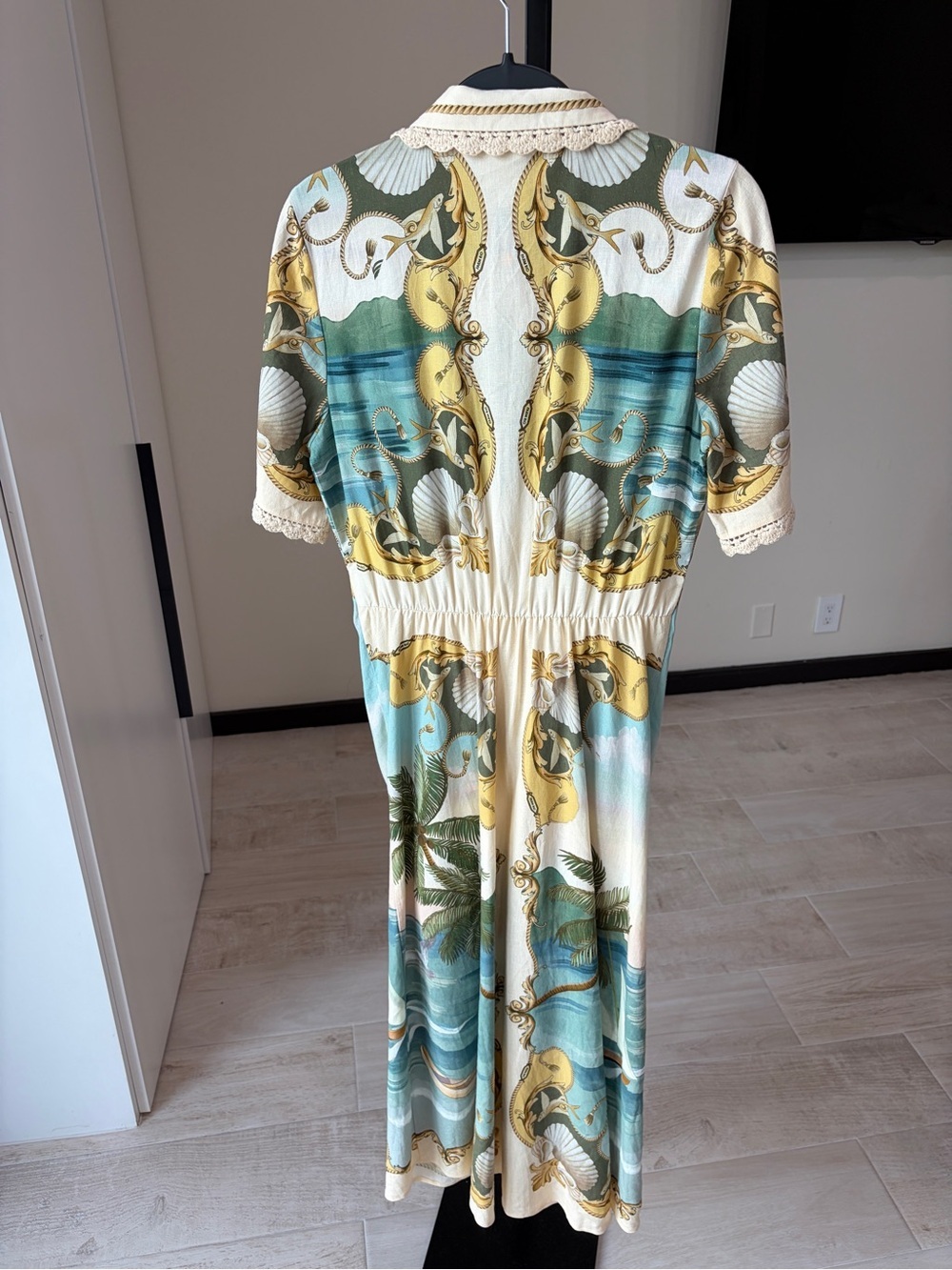 Farm Rio: Off-White Royal Sea Collared Midi
Dress - Picture 10 of 13